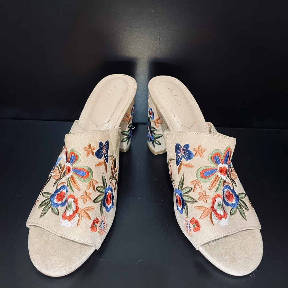 Beautiful Mexican / flower embroidered pattern
